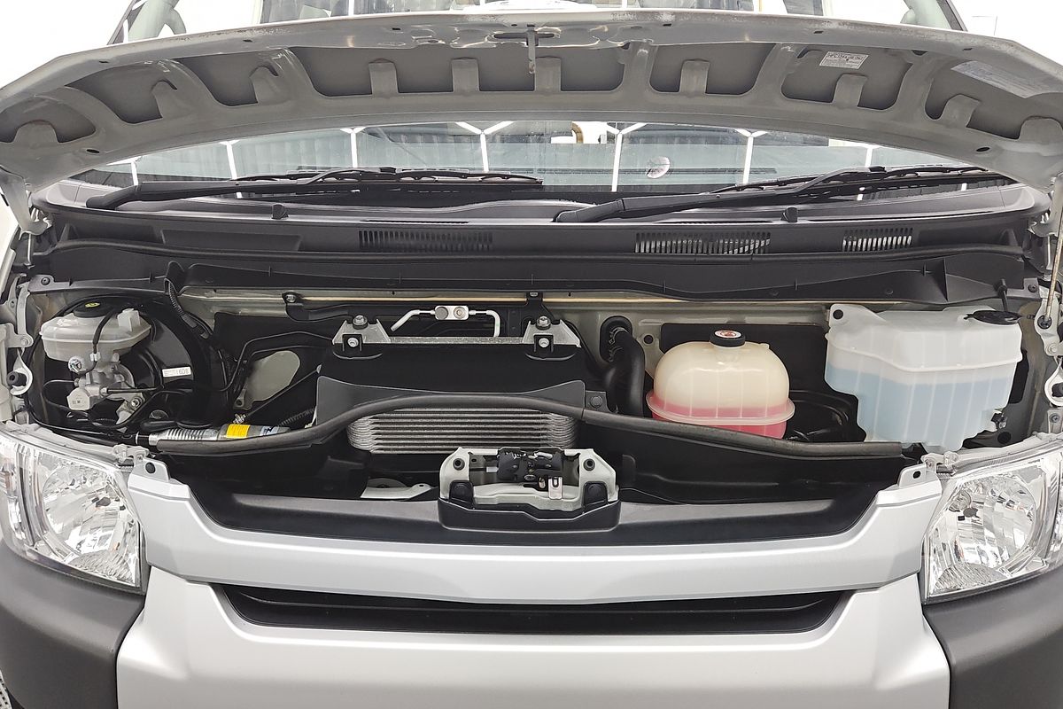 2018 Toyota Hiace Commuter KDH223R ELWB High Roof