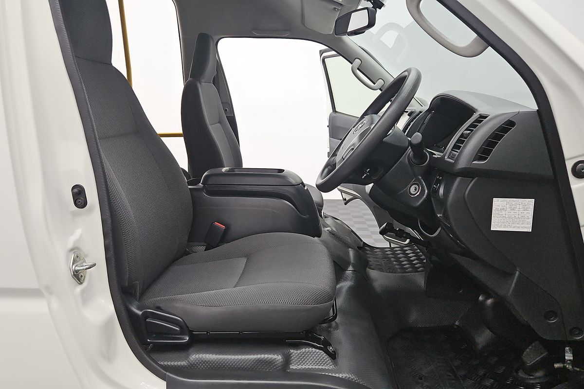 2018 Toyota Hiace Commuter KDH223R ELWB High Roof
