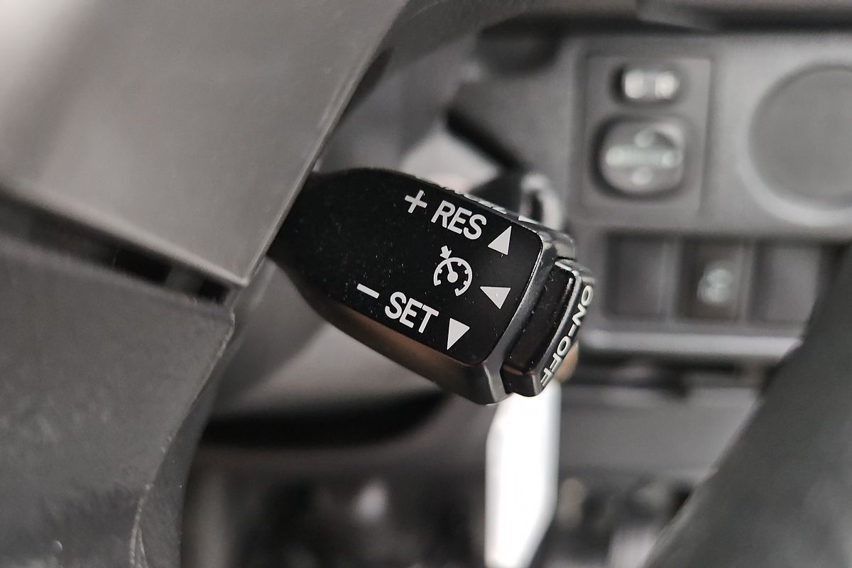 2018 Toyota Hiace Commuter KDH223R ELWB High Roof