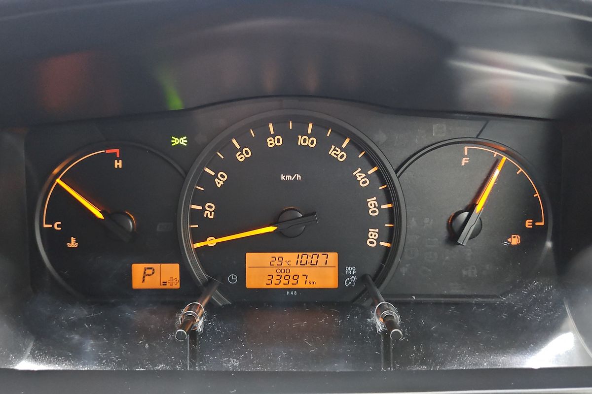 2018 Toyota Hiace Commuter KDH223R ELWB High Roof