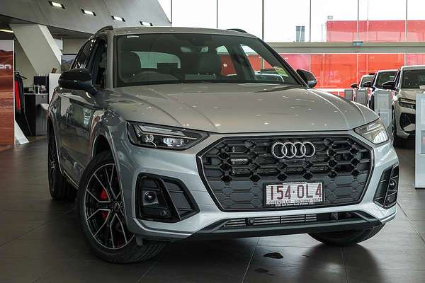 2025 Audi Q5 55 TFSI e S line FY