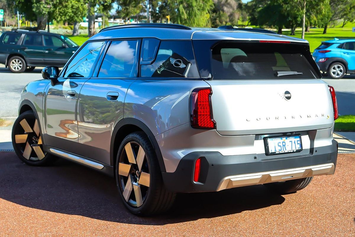 2024 MINI Countryman SE Favoured U25