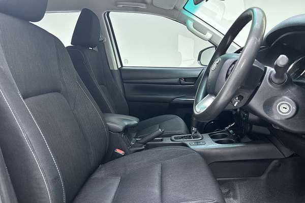 2022 Toyota Hilux SR GUN126R 4X4 thumb-11