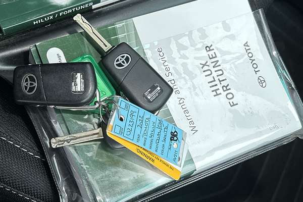 2022 Toyota Hilux SR GUN126R 4X4 thumb-21