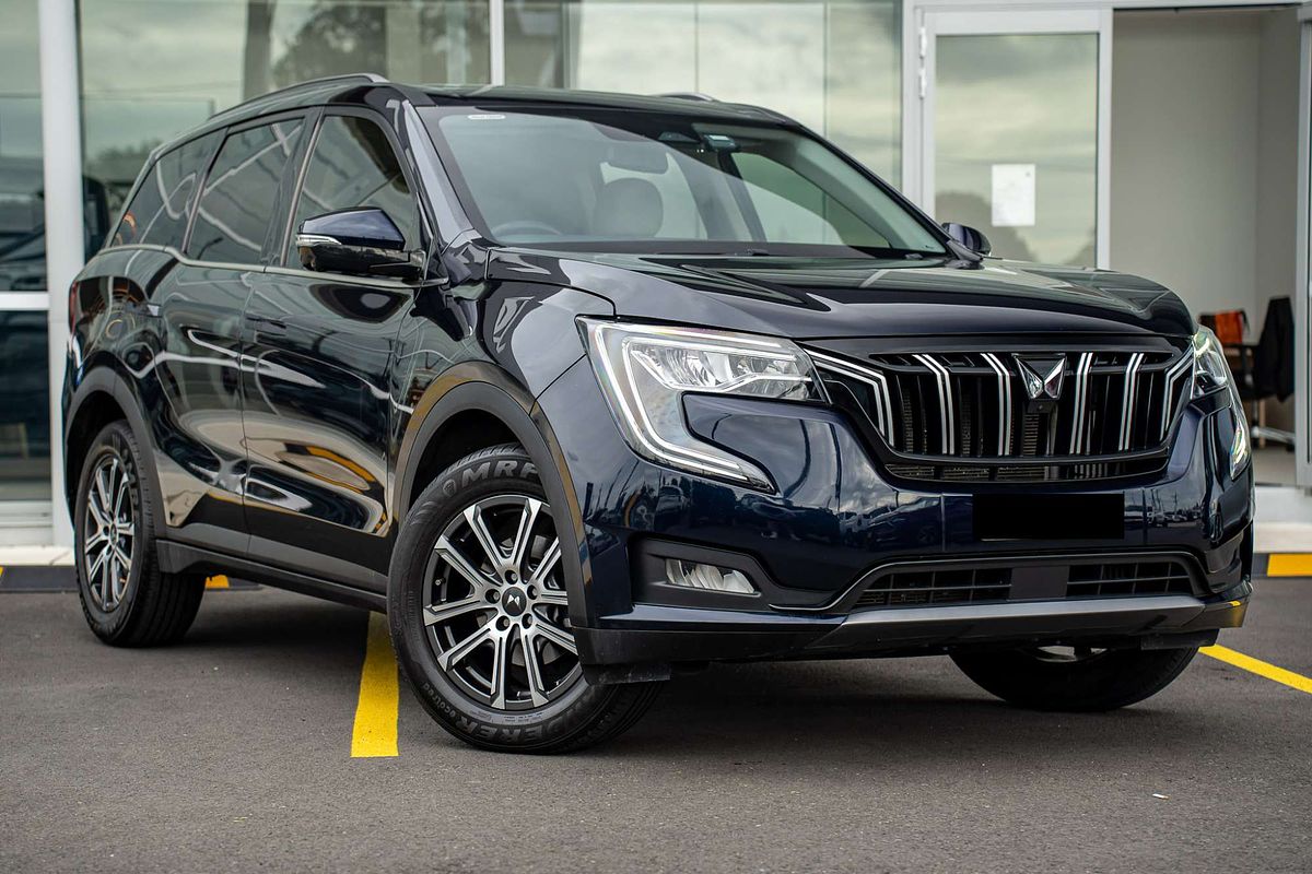2023 Mahindra XUV700 AX7