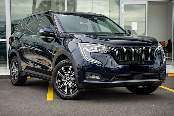 2023 Mahindra XUV700 AX7