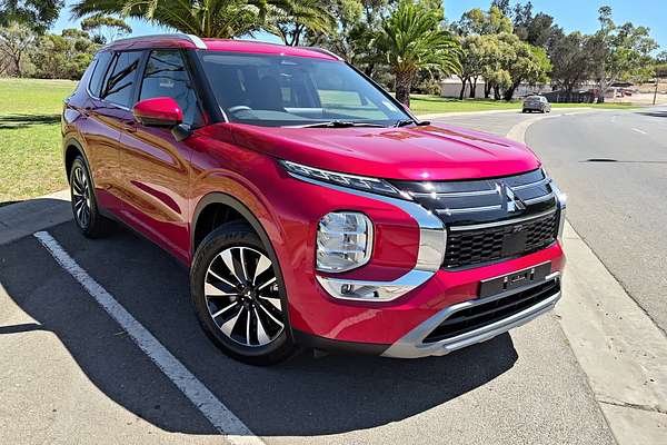 2025 Mitsubishi Outlander LS ZM