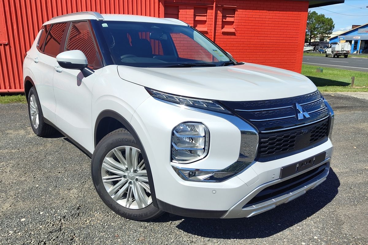 2024 Mitsubishi Outlander LS ZM