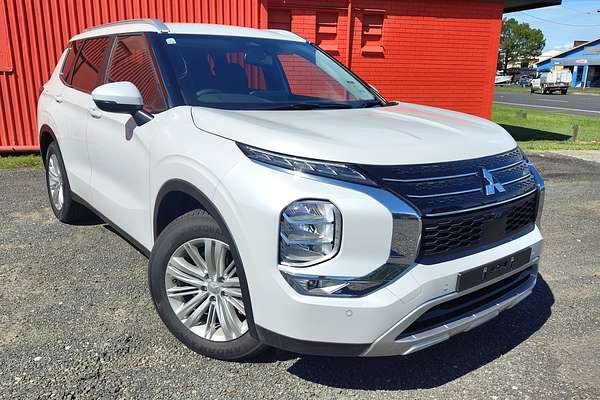 2024 Mitsubishi Outlander LS ZM