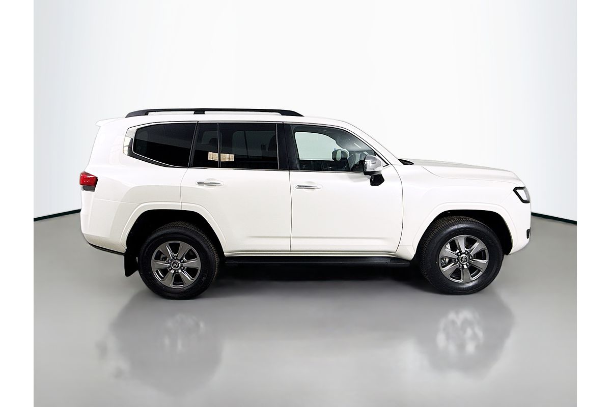 2023 Toyota Landcruiser Sahara FJA300R
