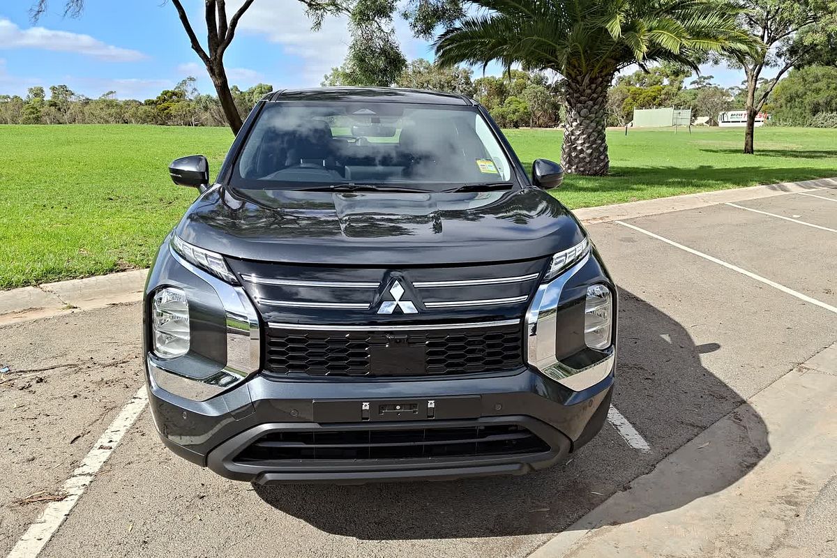 2025 Mitsubishi Outlander ES ZM