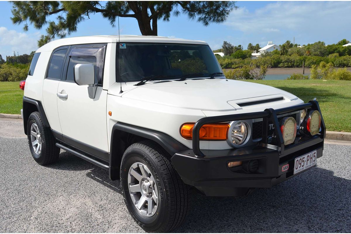 2016 Toyota FJ Cruiser  GSJ15R