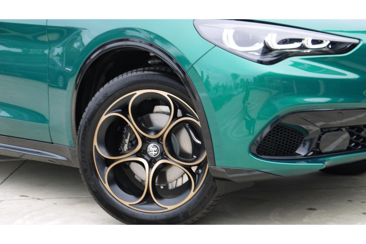 2025 Alfa Romeo Stelvio Intensa Series 5