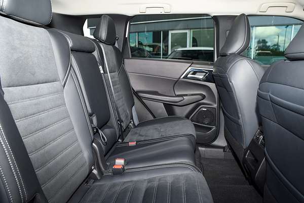 2025 Mitsubishi Outlander Aspire ZM thumb-8