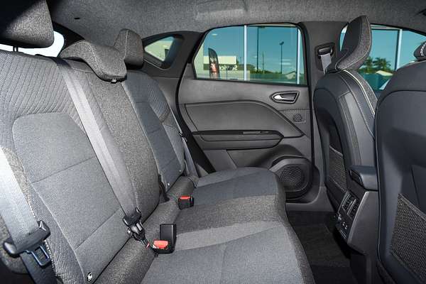 2025 Mitsubishi ASX Aspire XE thumb-8