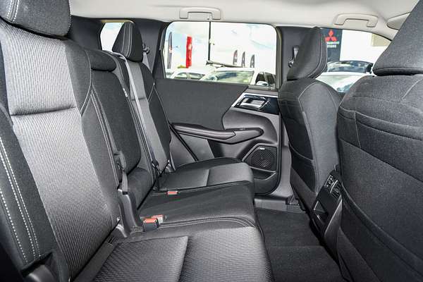 2025 Mitsubishi Outlander LS ZM thumb-8