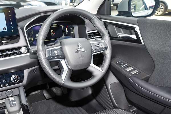 2025 Mitsubishi Outlander LS ZM thumb-18