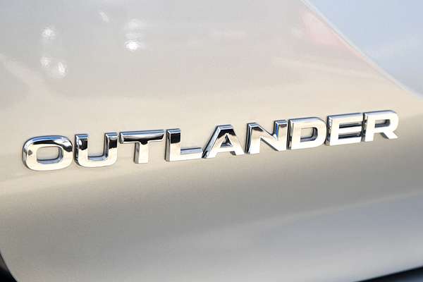 2025 Mitsubishi Outlander LS ZM thumb-20