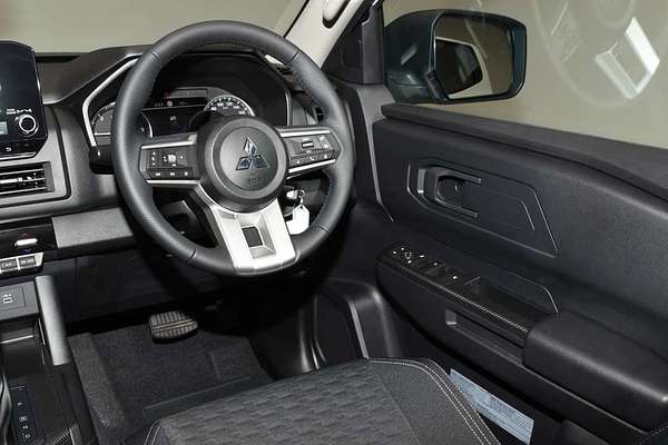 2025 Mitsubishi Triton GLX-R MV 4X4 thumb-17