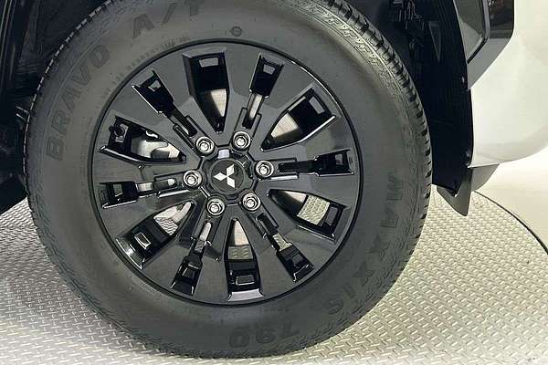 2025 Mitsubishi Triton GSR MV 4X4 thumb-9