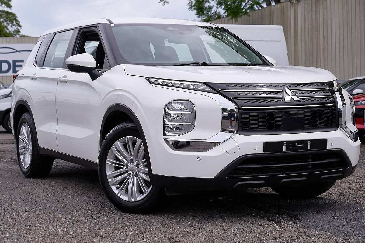 2024 Mitsubishi Outlander ES ZM