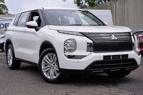 2024 Mitsubishi Outlander ES ZM