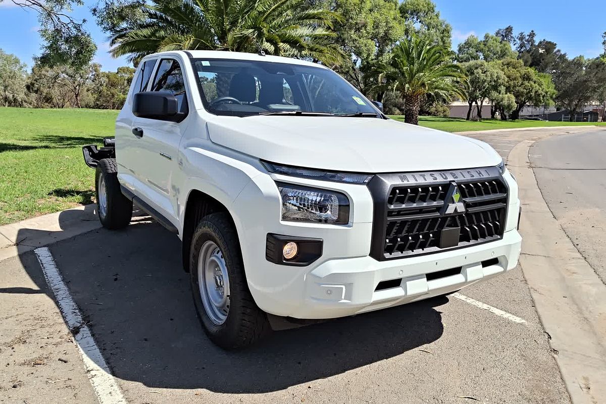 2025 Mitsubishi Triton GLX MV 4X4