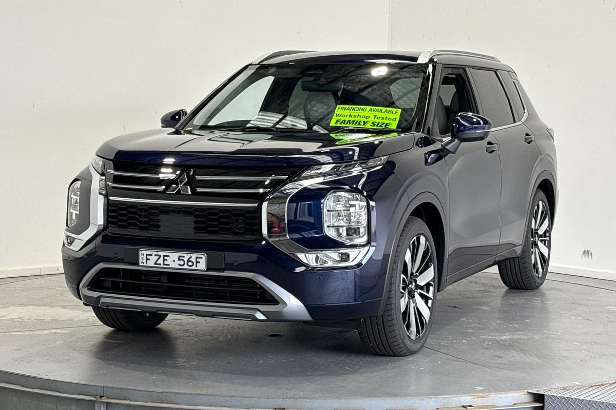 2025 Mitsubishi Outlander Exceed ZM