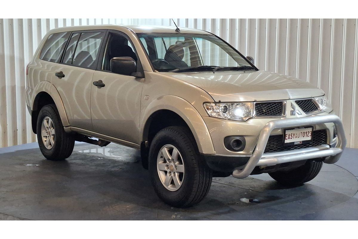 2011 Mitsubishi Challenger PB