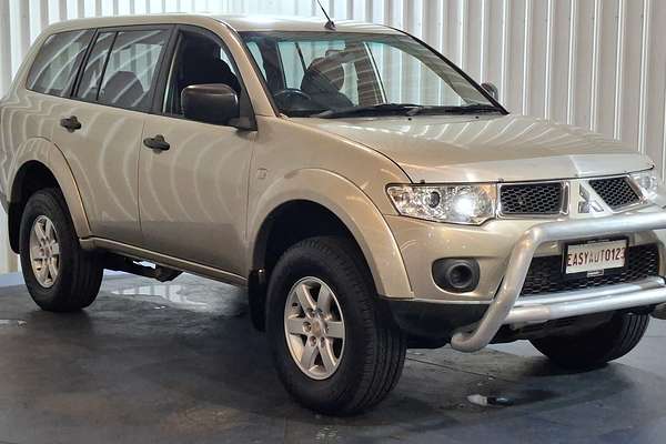 2011 Mitsubishi Challenger PB