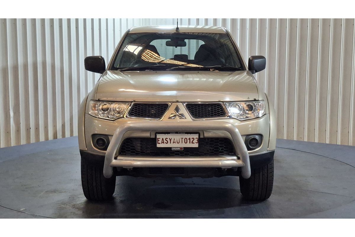 2011 Mitsubishi Challenger PB