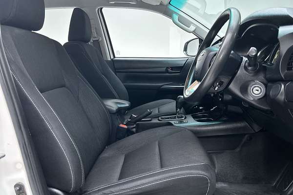 2022 Toyota Hilux SR GUN126R 4X4 thumb-12