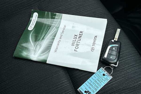 2022 Toyota Hilux SR GUN126R 4X4 thumb-22