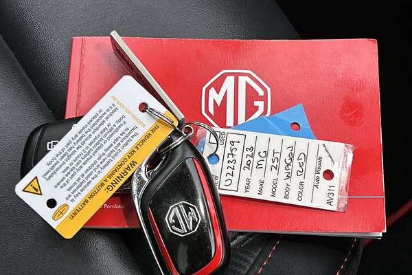 2023 MG ZST Essence thumb-22