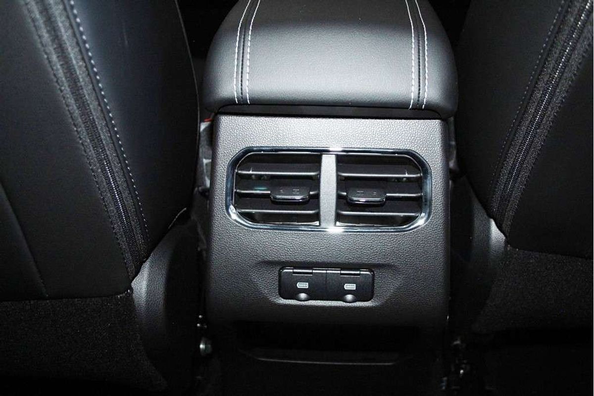 Jolion Facelift Luxury Petrol Auto 4x2