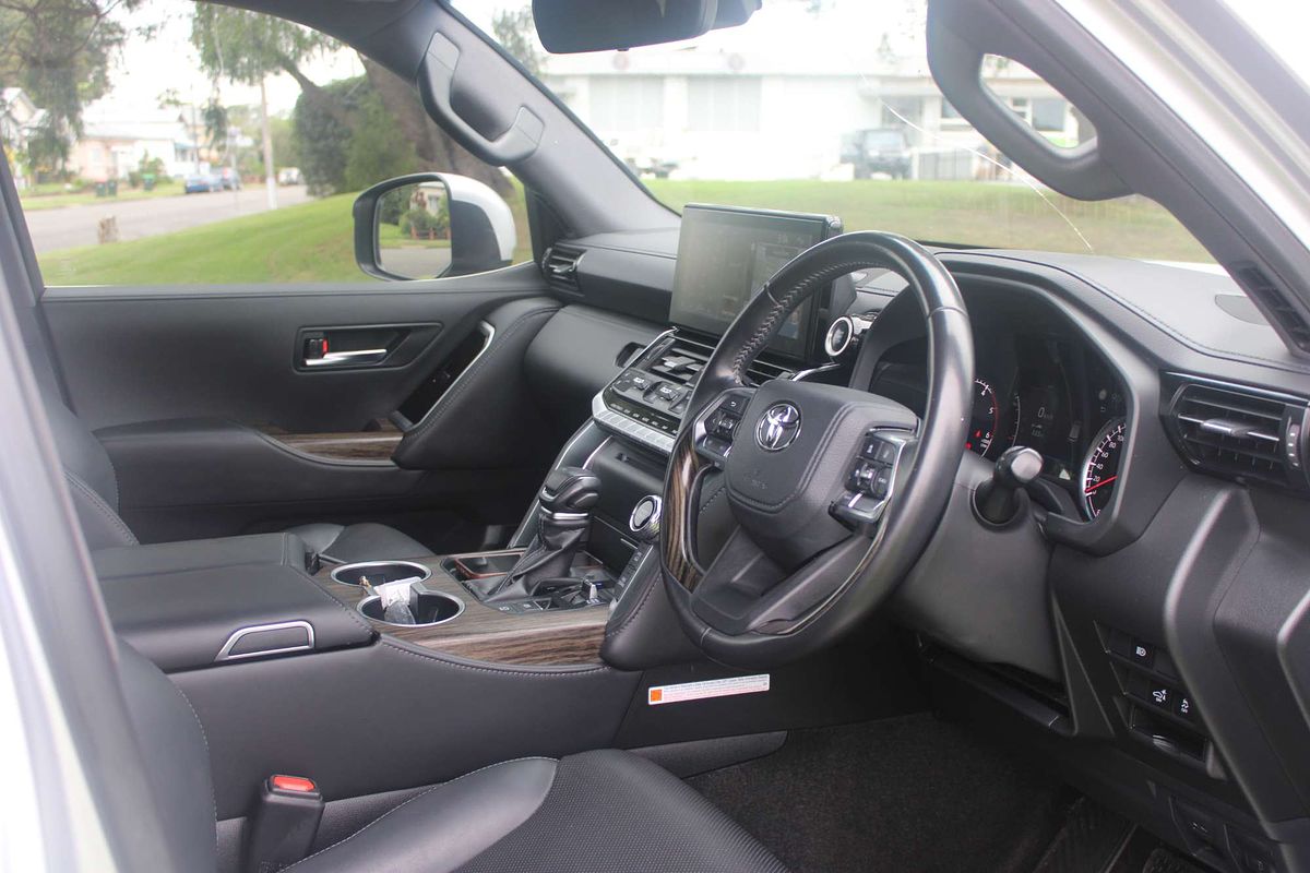 Landcruiser Wagon VX 3.3L Diesel Automatic 5E55190 001