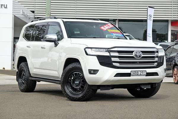 2023 Toyota Landcruiser Sahara FJA300R