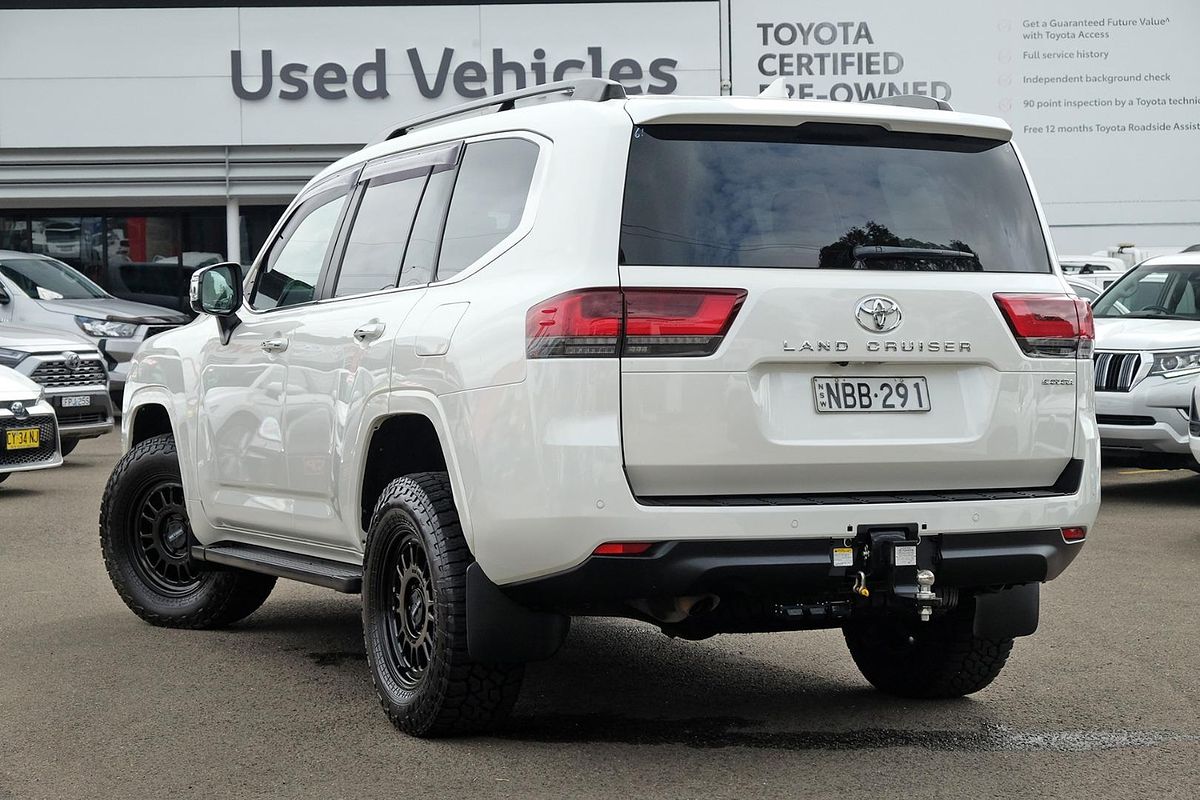 2023 Toyota Landcruiser Sahara FJA300R