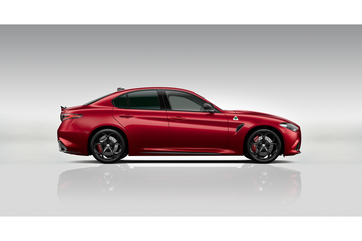 2025 Alfa Romeo Giulia Quadrifoglio Estrema Series 5