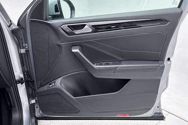2025 Volkswagen T-Roc 140TSI R-Line D11 thumb-18