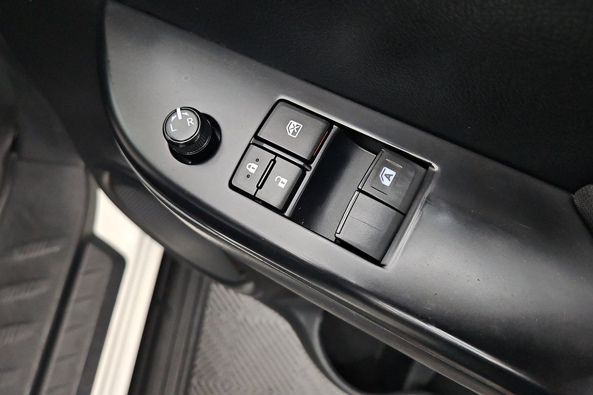 2019 Toyota Hilux SR GUN126R 4X4