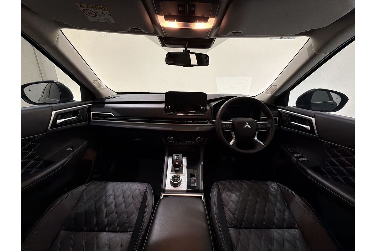 2025 Mitsubishi Outlander Exceed ZM