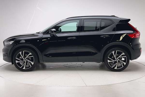 2018 Volvo XC40 T5 R-Design Launch Edition thumb-4