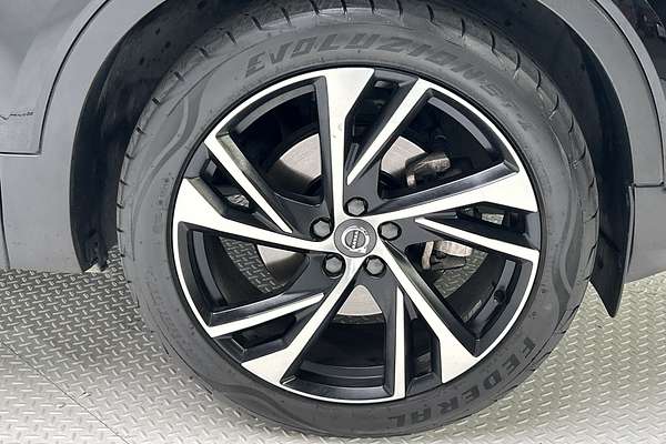 2018 Volvo XC40 T5 R-Design Launch Edition thumb-9