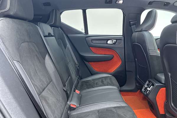 2018 Volvo XC40 T5 R-Design Launch Edition thumb-11