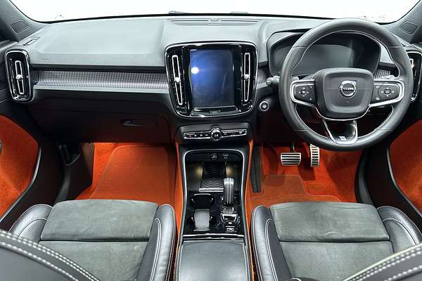 2018 Volvo XC40 T5 R-Design Launch Edition thumb-19