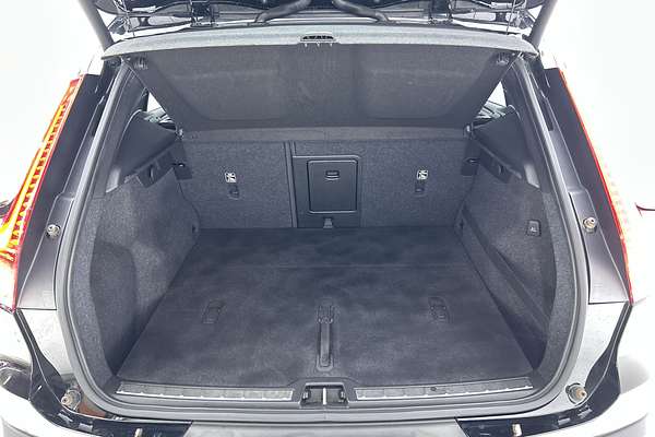 2018 Volvo XC40 T5 R-Design Launch Edition thumb-20