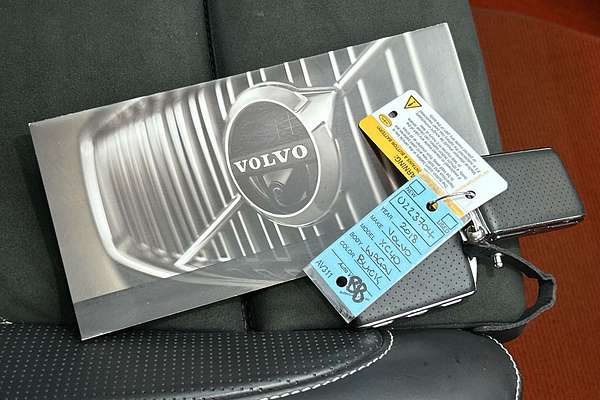 2018 Volvo XC40 T5 R-Design Launch Edition thumb-22