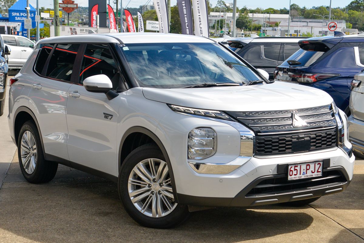 2024 Mitsubishi Outlander PHEV ES ZM