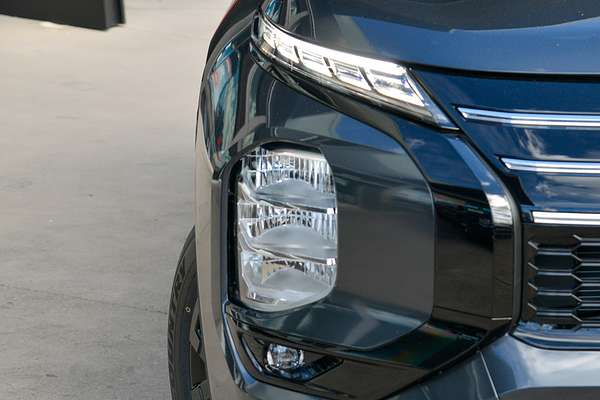 2025 Mitsubishi Outlander LS ZM thumb-1